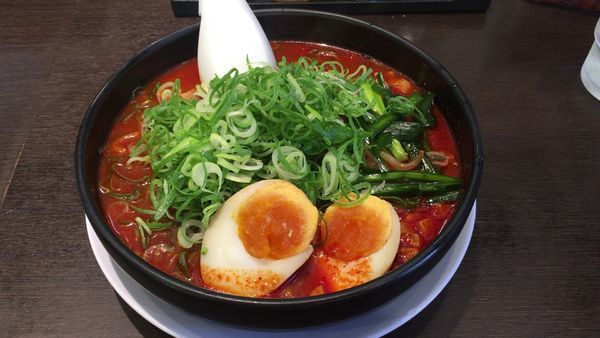 「旨辛麺(4辛 /麺硬め/ネギ多め)853円」@来来亭 小平仲町店の写真