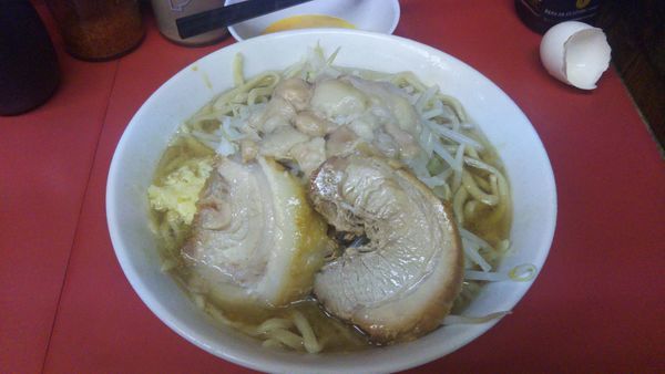 「小ラーメン 生たまご」@ラーメン二郎 桜台駅前店の写真