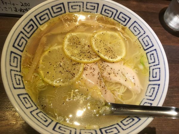 「瀬戸内レモンラーメン900円」@ねいろ屋 神保町店の写真