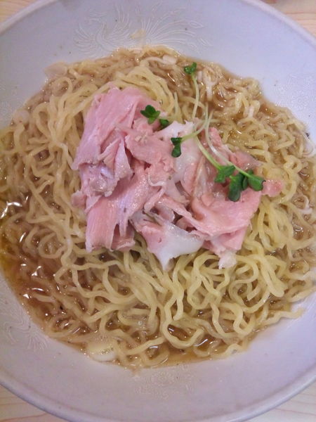 「煮干ラーメン白600円」@煮干ラーメンとローストビーフ パリ橋の写真