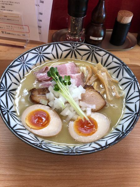 「特製鶏白湯煮干しそば+替え玉」@Ramen611の写真
