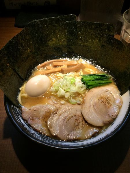 「まる得らーめん(中盛)980円」@麺家 ぶらいとんの写真