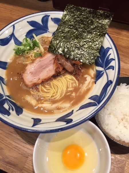 「らーめん　780円　ごはん＆生たまごサービス」@麺屋ぬかじの写真