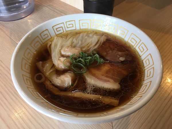 「海老ワンタン醤油らぁめん」@中村麺三郎商店の写真