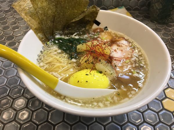 「塩ラーメンいっぱいん」@パイナップルラーメン屋さん パパパパパインの写真