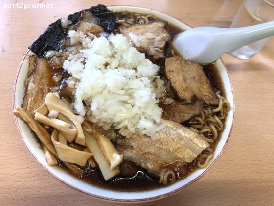 「チャーシューメン+やくみ (950円)」@梅乃家の写真