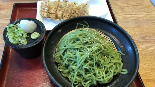 「能登中島菜ざる餃子セット＋生中☓２」@8番らーめん 穴水店の写真