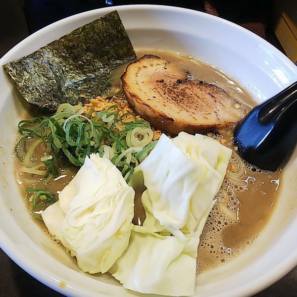 「フレッシュキャベツのもっこす熊本ラーメン」@ラーメンくれはの写真