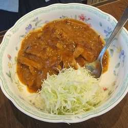 カツカレーあいがけ小盛810円