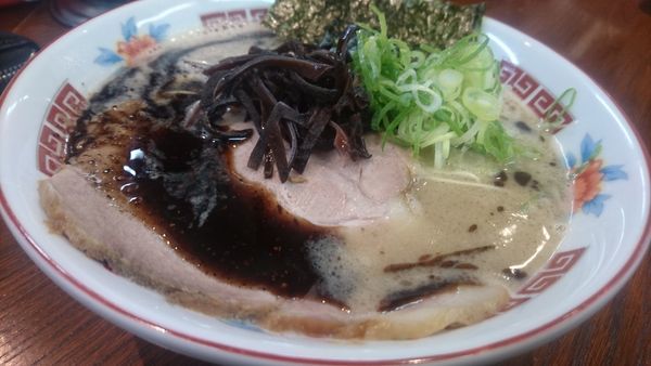 「濃厚ラーメン 黒+キムマヨ丼」@ラーメンかなやの写真