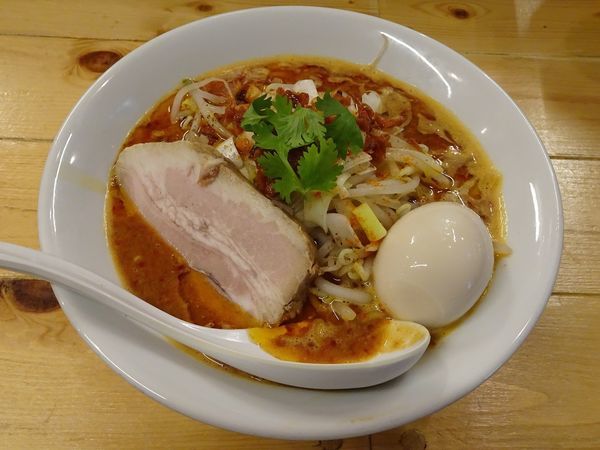 「濃辛味噌らーめん（850円）＋味玉（100円）」@味噌ぶり noodle みやみやの写真