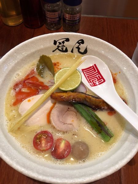 「【夏季限定】エスニック鶏白湯1000円」@らぁめん冠尾 恵比寿西店の写真