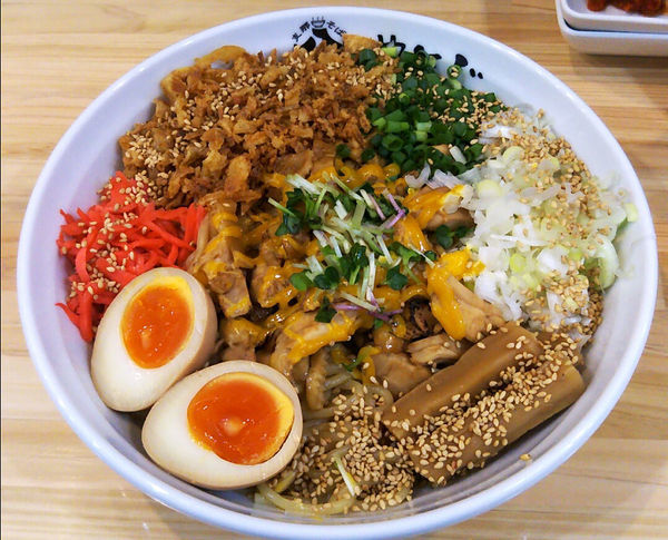 「炙り鶏まぜそば￥８５０」@支那そば やそじの写真