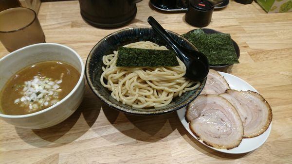 「濃厚鶏煮干つけ麺」@麺屋義國 零号店の写真