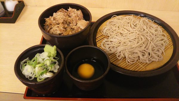 「豚丼セット、たまご（クーポン）」@ゆで太郎 御徒町店の写真