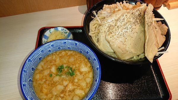 「[限定]つけ麺関脇ZAN～山～(950円)小ぶた(150円)」@らー麺土俵 鶴嶺峰の写真