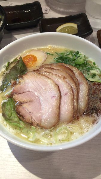 「極み鶏チャーシュー麺」@ゴル家 伊勢佐木モール店の写真