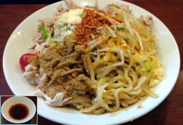 「【夏季限定】メガ冷やし中華 ￥830・辛油 ￥50」@メガガンジャの写真