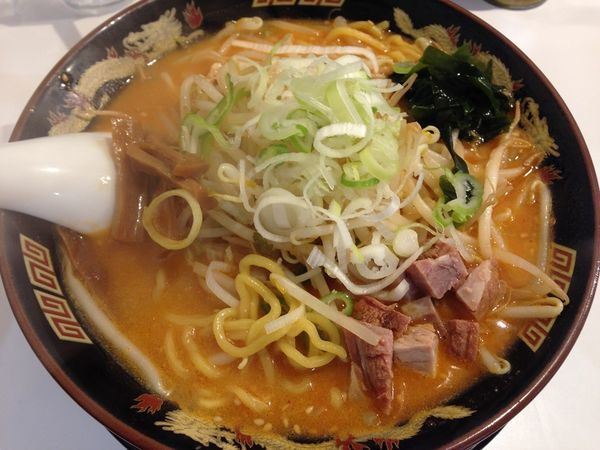 「辛味噌らーめん＋サービス麺大盛」@北海道らーめん みそ熊 北千住店の写真
