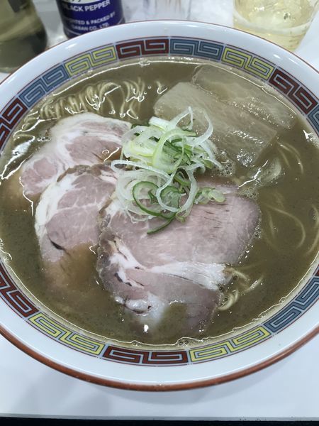 「煮干鰮豚骨らーめん」@煮干鰮豚骨らーめん 嘉饌の写真