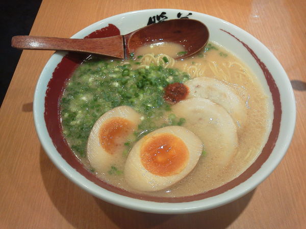 「特製ラーメン750円＋玉子サービス」@ラーメン 暖暮 町田店の写真