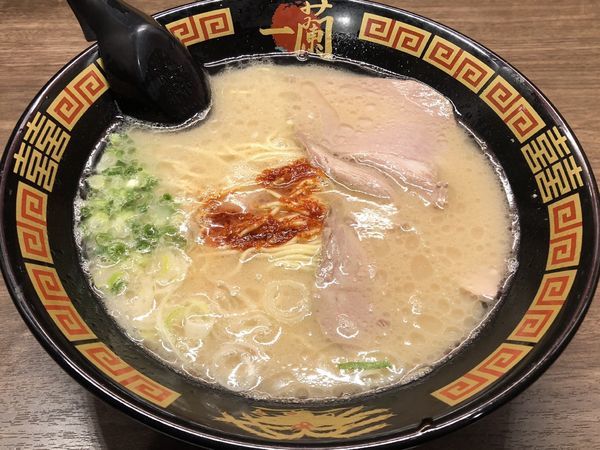「天然とんこつラーメン」@一蘭 心斎橋店の写真