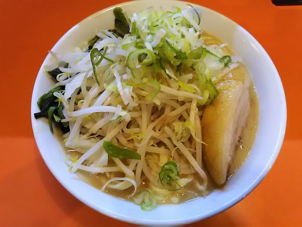 「らーめん（ねぎ）￥840＋レン草￥50」@ちばからの写真