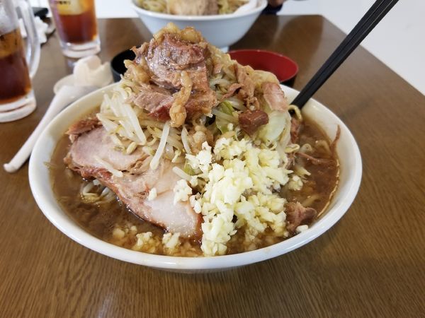 「豚ラーメン、生卵、ウーロン茶」@俺の生きる道 つくば店の写真