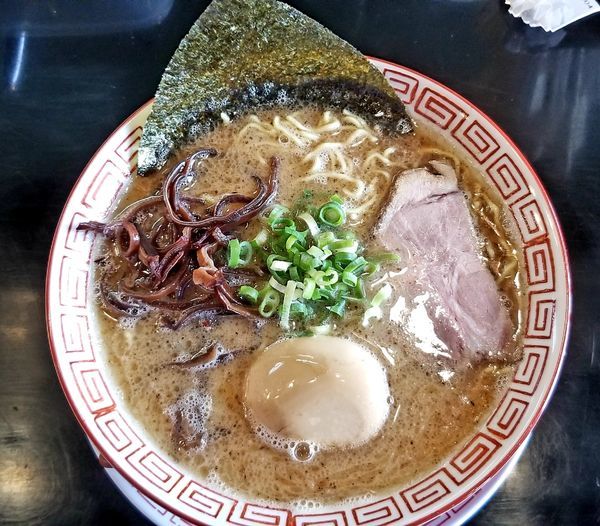 「魚介豚骨ラーメン味玉付き」@博多長浜らーめん 六角堂の写真