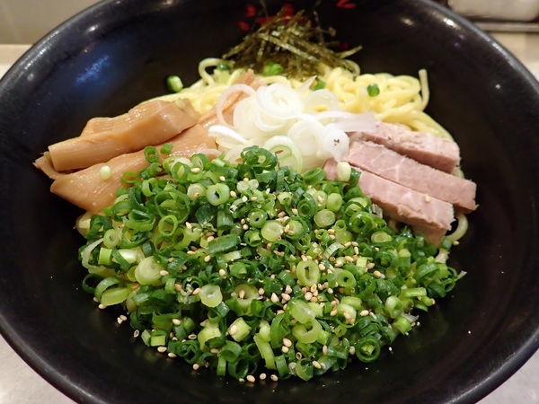 「油そば・大盛＋ねぎゴマ」@東京油組総本店 神保町組の写真