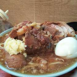 豚入りラーメン、麺普通ニンニクマシ