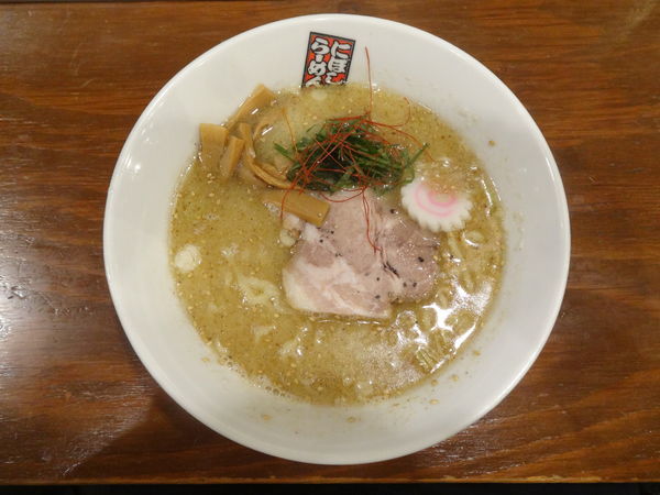 「塩煮干しらーめん」@煮干しらーめん 玉五郎 くずはモール店の写真