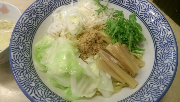 「まぜそば(卵とチャーシュー抜き、野菜増し)」@鶏豚骨 一學の写真