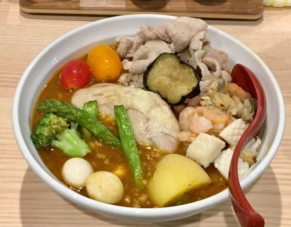 「味噌スープカレーラーメン 全部載せ［限定】」@拉麺 大公 南太田本店の写真