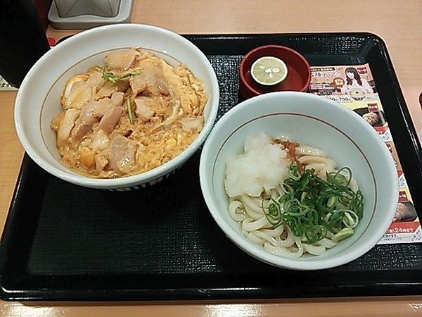 「親子丼＋小すだちおろしうどん」@なか卯 本郷三丁目店の写真