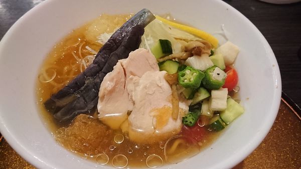 「夏野菜とゆずレモンジュレのさっぱり冷やしラーメン」@チラナイサクラの写真