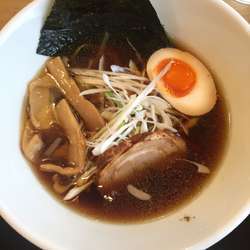 淡麗醤油 麺少なめ
