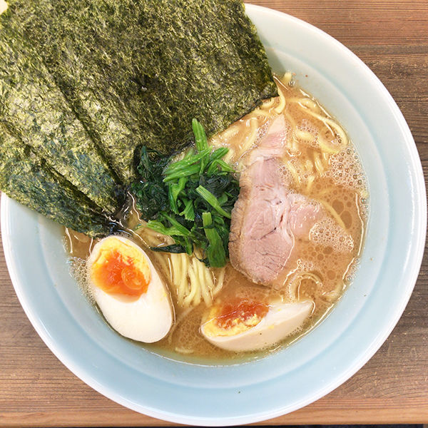 「味玉ラーメン（並）＋ライス（サービス）」@横浜らーめん 渡来武の写真