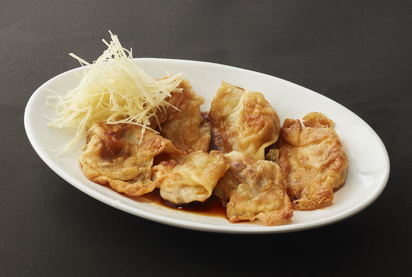 「黒らーめん、焼ワンタン」@らーめん渡邉の写真