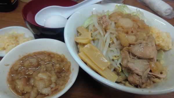 「油そば 少800円生卵、ニンニクあぶらどでん」@ラーメンの店 どでん 北浦和店の写真