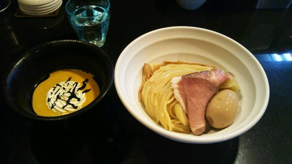 「【限定】江戸崎かぼちゃの冷製ベジつけSOBA＋味玉」@七福軒の写真