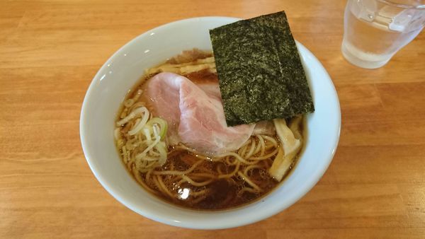 「【2周年限定】山水地鶏の醤油らーめん 700円 + チャー丼」@らーめん コッコの写真