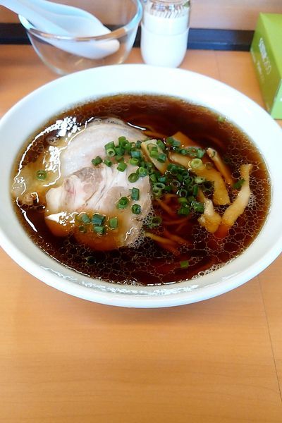 「醤油ラーメン」@麺屋 でこぼこの写真