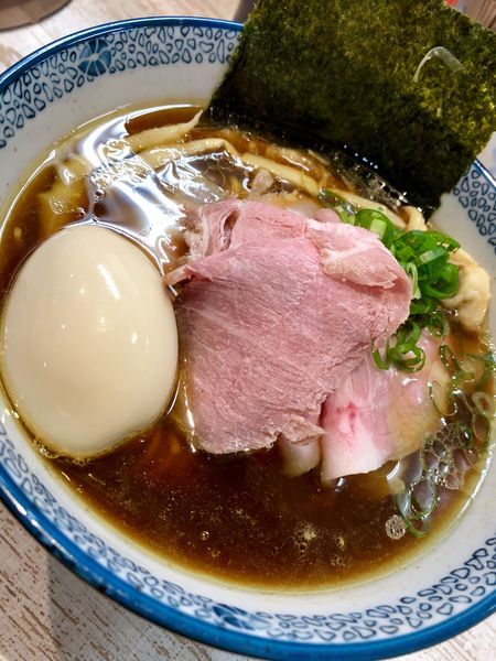 「【気まぐれ限定】鴨出汁中華そば (味玉付き) ￥950」@中華そば 四つ葉の写真