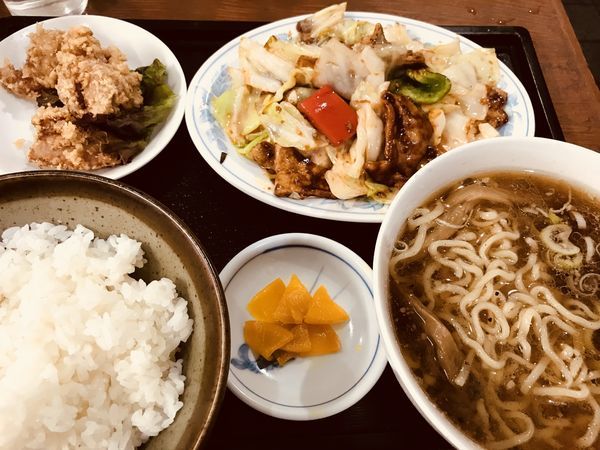 「ホイコーロ、とりから3個、半ラーメン、ライス ¥750」@中華つばめの写真