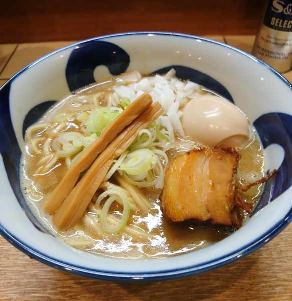 「濃厚らーめん 味玉」@つけめん らーめん ブータンの写真