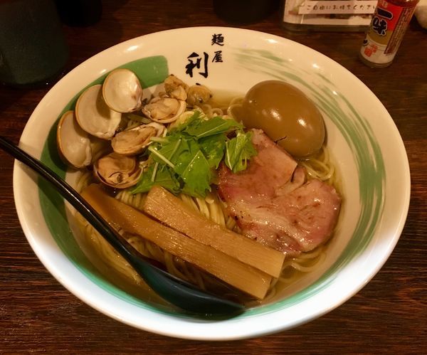 「蛤とアサリの中華そば」@自家製麺 麺屋 利八の写真