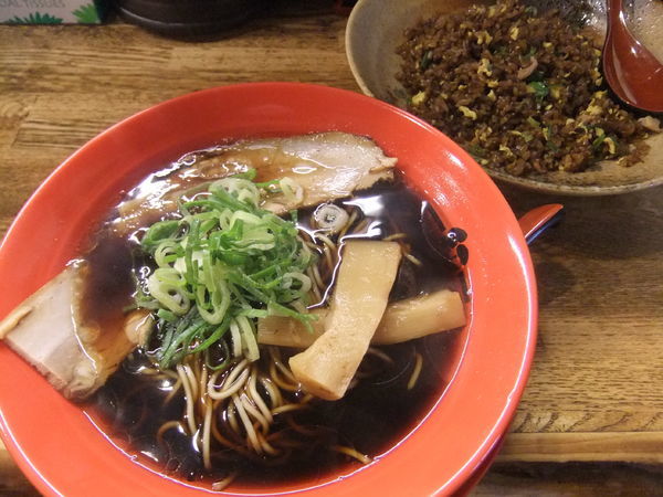 「黒紅（700円）＋チャーハンセット（300円）」@中華そば 紅の写真