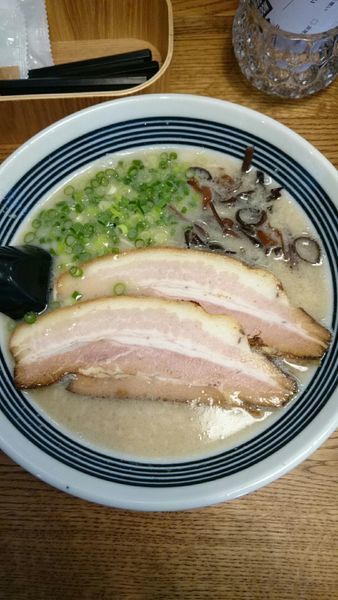 「塩とんこつ 白   ７０２円」@Ramen Dining TOKOTONの写真