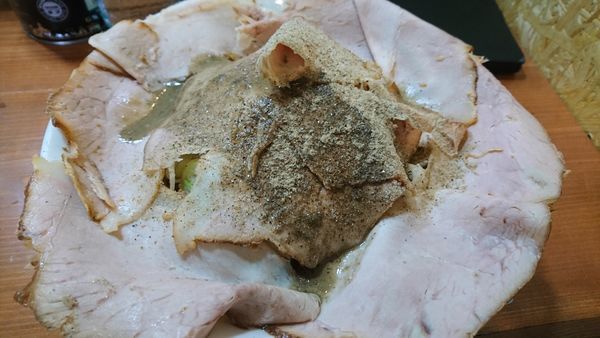 「ごくにぼ＋花びらチャーシュー＋ネギだく」@長尾中華そば 東京神田店の写真